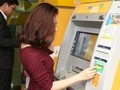 Khi giao dịch tại máy ATM cần quan sát kỹ máy ATM trước khi thực hiện giao dịch, đặc biệt tại các vị trí khe đọc thẻ, bàn phím, camera. Ảnh: PVCombank