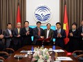 Đại diện Bộ TT&TT và Bộ LĐ-TB&XH tại Lễ bàn giao dữ liệu số của Cổng thông tin điện tử về liệt sĩ, mộ liệt sĩ và nghĩa trang liệt sĩ.