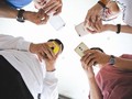 Internet là không biên giới, lãnh thổ và địa lý trở thành tương đối khi ngồi ở đâu doanh nghiệp cũng có thể làm việc, kinh doanh. Ảnh: Thành Hoa