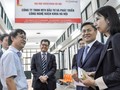 Công ty TNHH MTV Đầu tư và Phát triển Công nghệ Bách khoa (BKHoldings) là một doanh nghiệp phụ trách chuyển giao công nghệ và thành lập spin-off từ Đại học Bách khoa Hà Nội. Trong ảnh là buổi làm việc giữa công ty này và CEO của Lotte Data Communication,