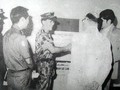 Lực lượng thám báo Sài gòn báo cáo với các điệp viên CIA về kế hoạch đổ bộ biệt kích vào vùng ngã ba Đông Dương