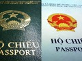 Hộ chiếu hiện nay sử dụng vật liệu giấy, có bìa làm bằng nhựa màu xanh và không có chỗ để gắn chíp. 