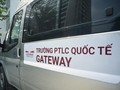 Một chiếc xe bus đưa đón học sinh trường Quốc tế Gateway.