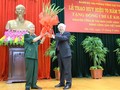 Tổng Bí thư, Chủ tịch nước Nguyễn Phú Trọng, Bí thư Quân ủy Trung ương trao Huy hiệu 70 năm tuổi Đảng tặng ông Lê Khả Phiêu, nguyên Tổng Bí thư Ban Chấp hành Trung ương Đảng Cộng sản Việt Nam, nguyên Chủ nhiệm Tổng cục Chính trị Quân đội nhân dân Việt Nam