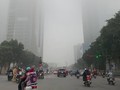 Hôm nay, bầu trời Hà Nội bị bao phủ bởi lớp sương mù dày đặc. Ảnh: VnExpress.