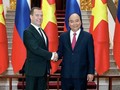 Thủ tướng Nguyễn Xuân Phúc đón Thủ tướng Dmitry Medvedev trong chuyến thăm chính thức Việt Nam, tháng 11.2018. Ảnh: Sputnik.