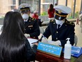 Người nhập cảnh từ Trung Quốc vào Việt Nam đều phải qua kiểm tra bằng máy đo thân nhiệt tự động tại Cửa khẩu quốc tế Móng Cái. Ảnh: quangninh.gov.vn