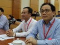GS.TS. Tạ Thành Văn – Hiệu trưởng Trường Đại học Y Hà Nội (bìa phải) cùng đại diện BGH nhà trường.