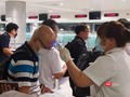 Kiểm dịch Y tế tại sân bay Tân Sơn Nhất. Ảnh: N.T.