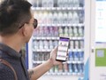 Người dân bắt đầu quen dần với các hình thức thanh toán không dùng tiền mặt.