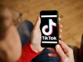 TikTok là ứng dụng chia sẻ video ngắn đang được giới trẻ yêu thích hiện nay. Ảnh: TikTok.