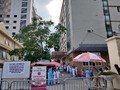 Bác sĩ và bệnh nhân Bệnh viện E đếm ngược thời gian chờ dỡ bỏ phong tỏa. Ảnh: Minh Thúy