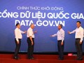 Thứ trưởng Nguyễn Thành Hưng và các đại biểu chính thức khởi động Cổng dữ liệu quốc gia data.gov.vn.