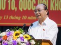 Thủ tướng trả lời các vấn đề cử tri nêu tại cuộc tiếp xúc. Ảnh: VGP.