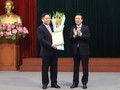 Thường trực Ban Bí thư Võ Văn Thưởng trao quyết định cho ông Nguyễn Trọng Nghĩa.