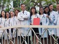 "Chiến binh áo trắng" - những người trên tuyến đầu chống COVID-19.