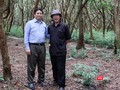 Ông Phạm Minh Chính và tác giả Xuân Ba trong một chuyến công tác.