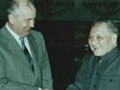 Đặng Tiểu Bình gặp gỡ Gorbachev (Ảnh Tư liệu)