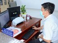 Chuyên viên Trung tâm Phục vụ hành chính công tỉnh Tiền Giang tiếp nhận hồ sơ trực tuyến. Ảnh: tiengiang.gov.vn. 