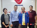 Tổng thư ký EFC Lun Samedy (người thứ 2 phải sang) đến thăm văn phòng làm việc của VIRESA. Ảnh: VIRESA cung cấp.
