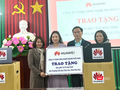 Huawei Việt Nam trao tặng 54 máy tính xách tay và nhiều bàn ghế cho trường Tiểu học Tiên Cát, tỉnh Phú Thọ.