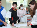 Trước tình trạng quá tải trong việc cấp phiếu lý lịch tư pháp tại Hà Nội, những ngày qua, Bưu điện TP. đã tăng cường thêm cán bộ, tăng thời gian tiếp nhận hồ sơ.