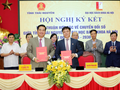 Ông Lê Quang Tiến - Phó Chủ tịch UBND tỉnh và ông Huỳnh Quyết Thắng - Giám đốc Đại học Bách khoa Hà Nội đã ký kết Thỏa thuận hợp tác về chuyển đổi số tỉnh Thái Nguyên giai đoạn 2023 - 2030 giữa UBND tỉnh Thái Nguyên và Đại học Bách khoa Hà Nội.