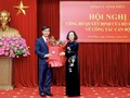 Bà Trương Thị Mai (trái), Trưởng Ban Tổ chức Trung ương, trao Quyết định của Bộ Chính trị về việc chỉ định ông Dương Văn An, Uỷ viên Ban chấp hành Trung ương Đảng khóa XIII, giữ chức Bí thư Tỉnh ủy Vĩnh Phúc nhiệm kỳ 2020 - 2025.