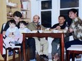 Bạch Ngọc Chiến (thứ hai từ phải sang) gặp Kevin Baerson và người viết chính của "Country Report" (bìa trái) (Ảnh do nhân vật cung cấp)