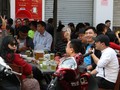 Uống bia chiều 30 Tết ở góc Lê Duẩn - Khâm Thiên 