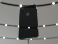 Nửa đêm qua theo giờ Việt Nam, phó giám đốc marketing của Apple là Phil Schiller đã công bố về iPhone X. (Ảnh: Mashable)