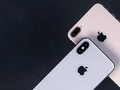 iPhone X (trái) và iPhone 8 Plus (Phải). Đến giờ Apple vẫn chưa gửi giấy mời sự kiện ra mắt iPhone 2018 (Ảnh: CNET)