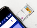 iPhone 2 SIM là điều khá ngạc nhiên vì Apple dường như không quá say mê với SIM kép. Vậy tại sao Apple lại thay đổi quyết định vào lúc này? (Ảnh: The Verge)