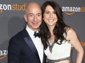Bà MacKenzie Bezos thời điểm chưa ly hôn với tỷ phú Jeff Bezos (Ảnh: CNN)