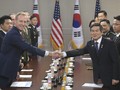 Quyền Bộ trưởng Bộ Quốc phòng Mỹ Patrick Shanahan cùng Bộ trưởng Bộ Quốc Phòng Hàn Quốc Jeong Kyeong-doo (Ảnh:Yonhap)