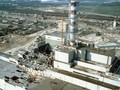 Nhà máy điện hạt nhân Chernobyl một vài tuần sau vụ nổ (Ảnh: Newsweek)