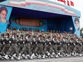 Tổng thống Iran Hassan Rouhani tham dự một lễ diễu binh ở Tehran hôm 18/4 (Ảnh: AFP)
