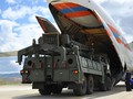 Các bộ phận của S-400 được chuyển tới căn cứ không quân Murted, Ankara, Thổ Nhĩ Kỳ hôm 12/6 (Ảnh: RT)