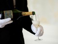 Rượu Champagne của Pháp nằm trong số các mặt hàng sắp bị Mỹ áp thuế 100% (Ảnh: Reuters)