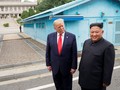 Tổng thống Trump có cuộc gặp với Chủ tịch Kim tại khu phi quân sự (DMZ) ngày 30/6/2019 (Ảnh: CNBC)
