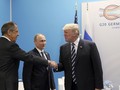 Ngoại trưởng Lavrov bắt tay ông Trump tại Hội nghị thượng đỉnh G20 tổ chức tại Hamburg, Đức vào tháng 7/2017 (Ảnh: RT)