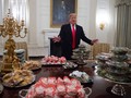 Tổng thống Trump trong bữa tiệc đồ ăn nhanh chiêu đãi đội Clemson Tigers ngày 19/1/2019 (Ảnh: CNBC)