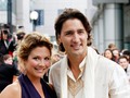 Bà Sophie Grégoire Trudeau đứng cạnh chồng, Thủ tướng Justin Trudeau (Ảnh: Getty)