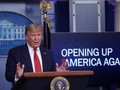 Tổng thống Trump trả lời báo chí về kế hoạch mở cửa lại nền kinh tế trong cuộc họp báo tại Nhà Trắng (Ảnh: Reuters)