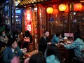 Người dân ăn tối tại một nhà hàng ở thủ đô Bắc Kinh, Trung Quốc hôm 25/10 (Ảnh: Reuters)