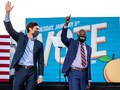 Hai ứng viên Jon Ossoff và Raphael Warnock giúp đảng Dân chủ giành quyền kiểm soát Thượng viện Mỹ (Ảnh: NYTimes)