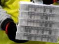 Những hộp chứa vaccine ngừa COVID-19 của Pfizer-BioNTech (Ảnh: AP)