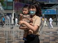 Chính phủ Trung Quốc đang áp dụng chính sách 3 con nhằm giải quyết tình trạng già hóa dân số nhanh chóng (Ảnh: AFP)