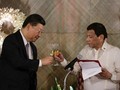 Chủ tịch Trung Quốc Tập Cận Bình và Tổng thống Philippines Rodrigo Duterte trong cuộc gặp tại Manila năm 2018 (Ảnh: AP)