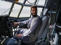 Chiến binh Taliban ngồi trên một chiếc máy bay quân sự mà Mỹ bỏ lại sau khi rút khỏi sân bay Kabul (Ảnh: AFP)